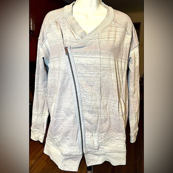 Gently used Lululemon Mula Bundle Wrap Righteous Stripe Silver Spoon sz 6 - Picture 3 of 9